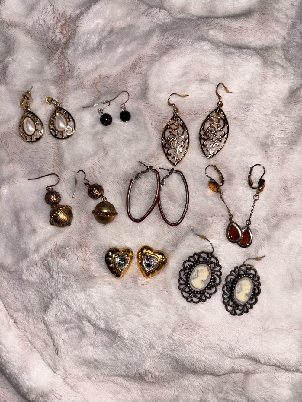 Assorted earrings - Picture 2 of 6